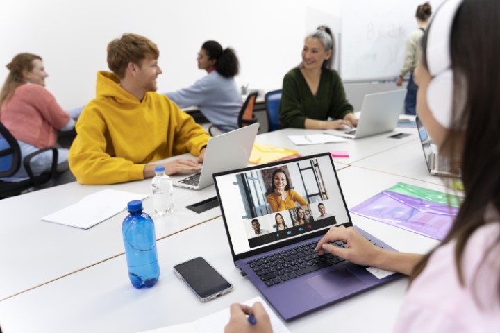 Interactive virtual classroom session with students and a teacher